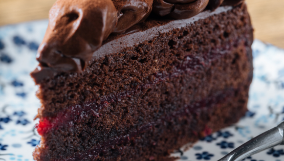 How to make raspberry chocolate cake?